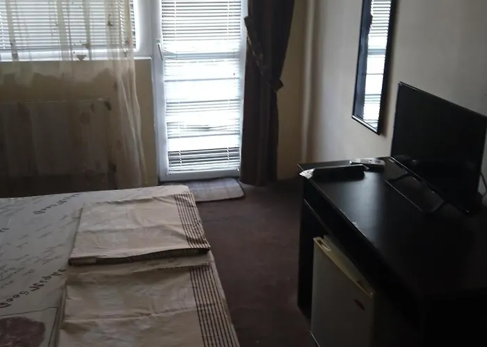 дани Appartement *